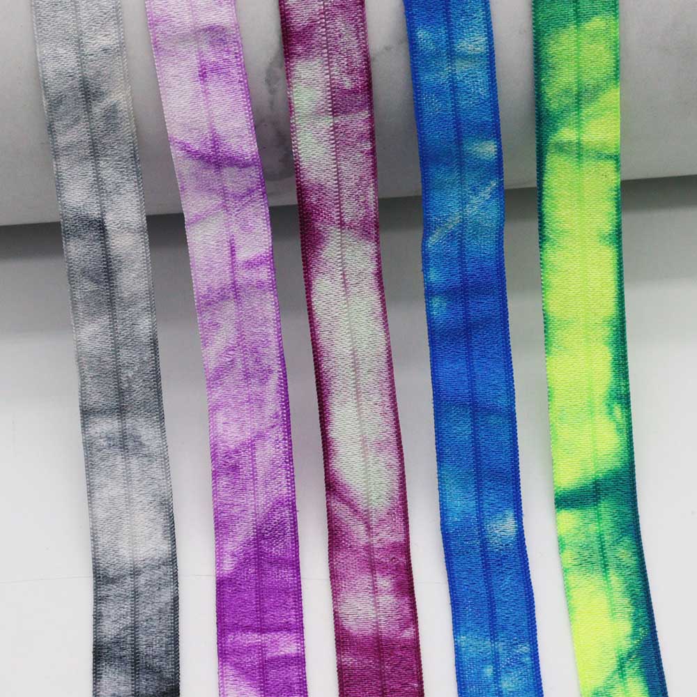 Tie-dye piega sull'elastico